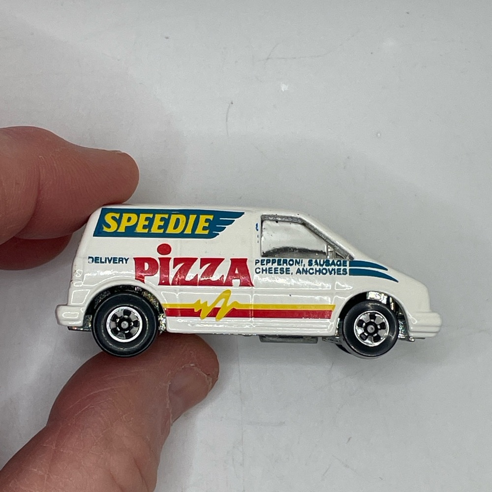 Vintage 80s Hot Wheels 1985 Aerostar White Speedie Pizza Delivery Van Mattel